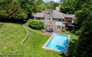 Homes Exterior Pool Yard